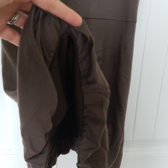 Dress with flower details on neckline - Picture 3 of 3